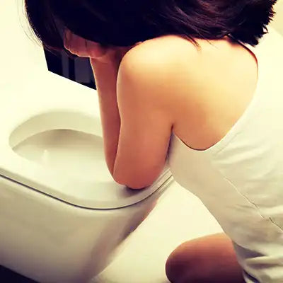 erbrechen übelkeit toilette frau