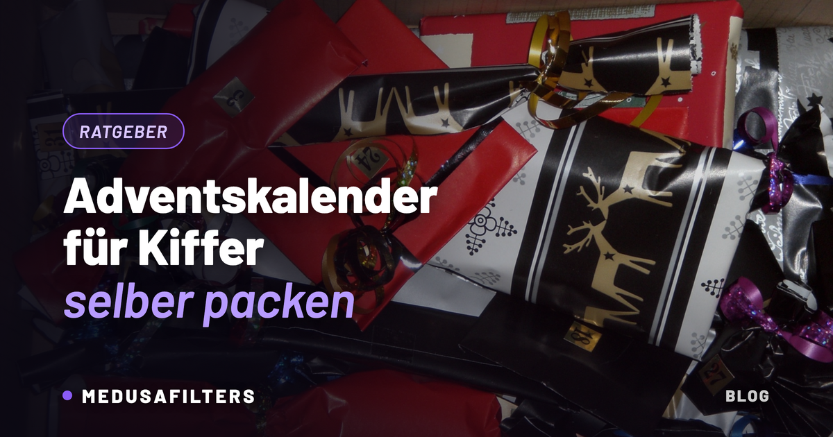Adventskalender für Kiffer selber packen: nummerierte, in Geschenkpapier verpackte Päckchen in einer Kiste