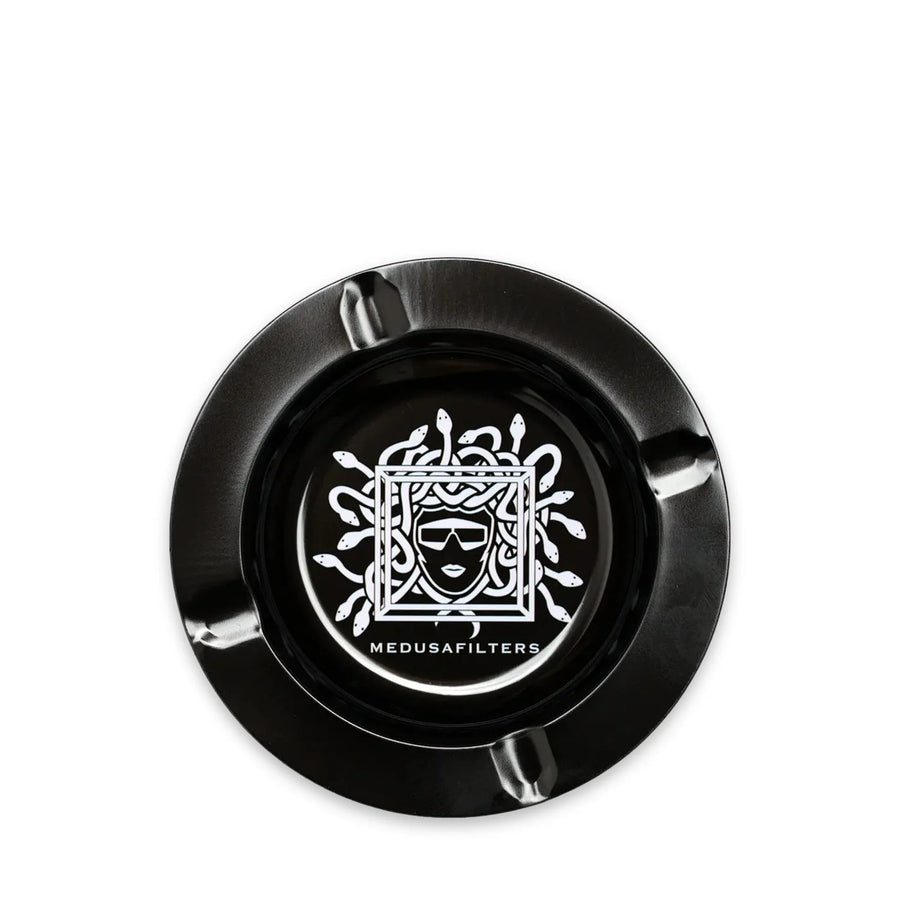 Medusafilters Aschenbecher BLACK: runde Metallschale mit Medusa-Logo und Ablagen am Rand, Ø 138 mm