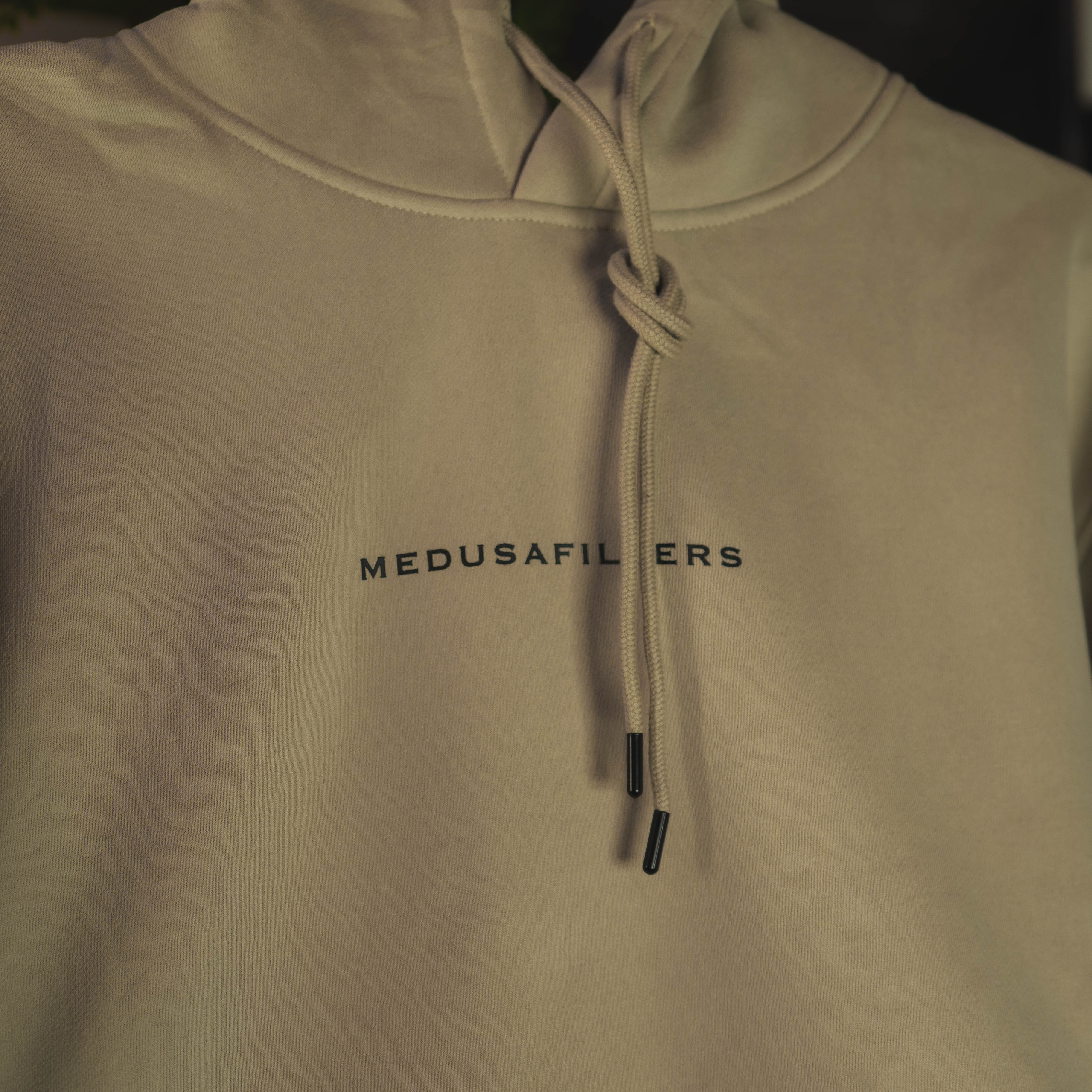 Medusafilters Hoodie mit Backprint – Vier Farben, vier Signature-Prints