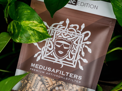 1000er-Beutel ORGANIC Edition zwischen grünen Blättern