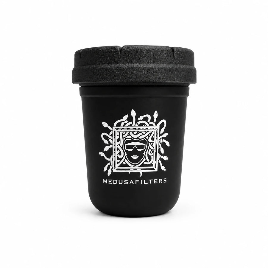 RE:STASH x Medusafilters Jar 8 OZ in Black mit schwarzem Außendeckel, geschlossen